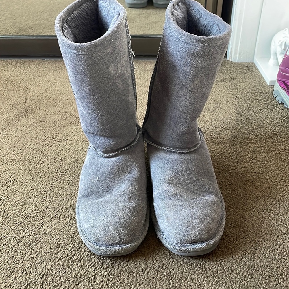 Girls Bearpaw shearling Grey boots size 3. Pre owned